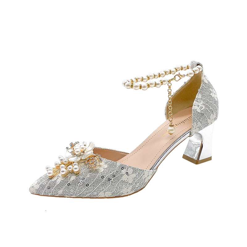 Wedding shoes, women's fashion show, wedding dress, two wearing pointed high heels, bride's crystal shoes, thick low heels, pregnant