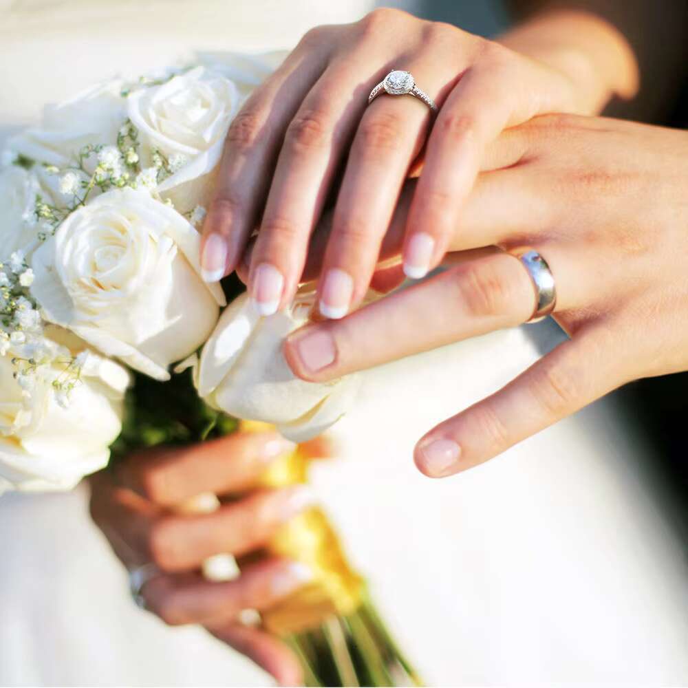 OLAN Fashion Luxury Jewelry Engagement Rings 1.2CT VVS1 Clarity Round Cut Moissanite Halo Ring 925 Sterling Silver for Women
