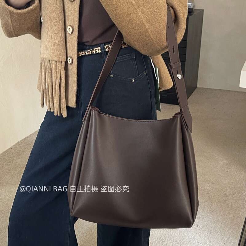 f3 Two piece set of bags, water bucket women's 2025 spring new product, large capacity commuting mother and child bag, single shoulder armpit bag