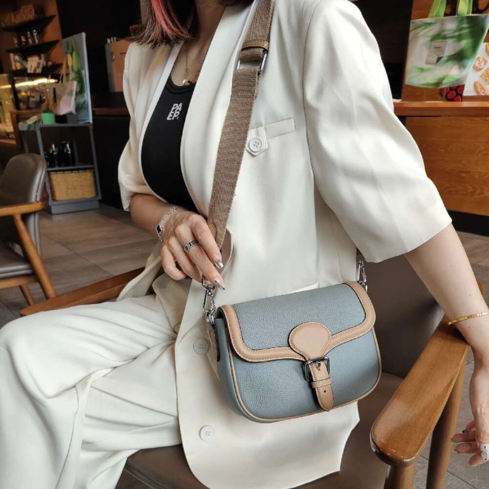 New Hit Color Retro Stylish Small Saddle First Layer Cow Leather Women Crossbody Wide Strap Ladies Shoulder Bag
