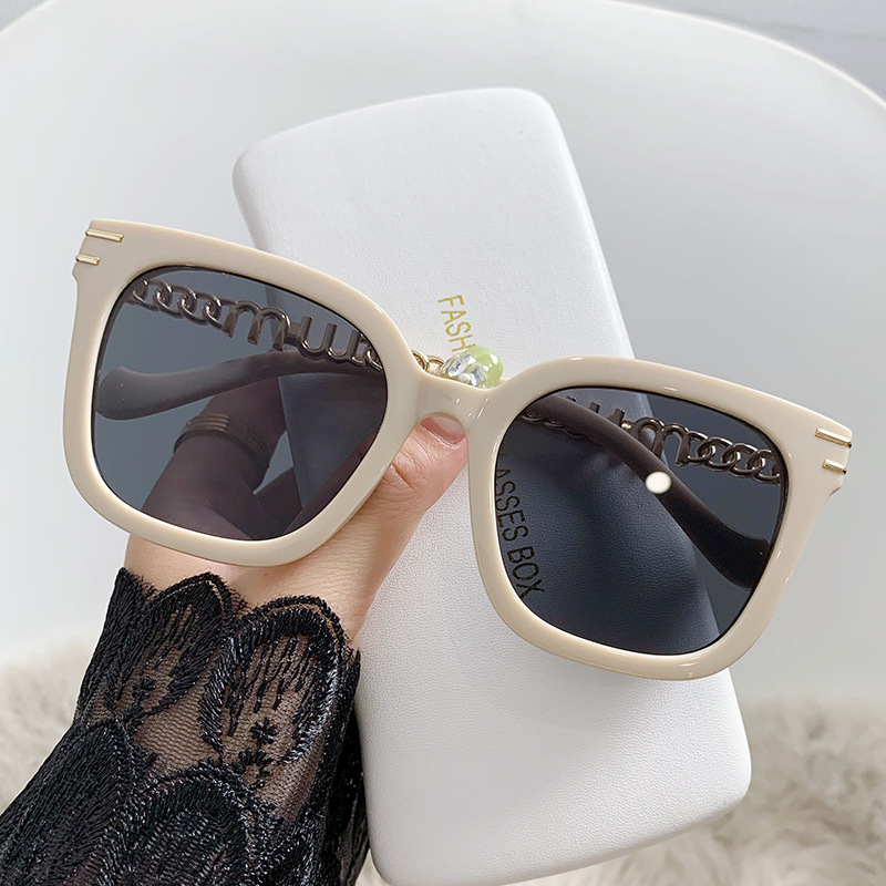 Fashionable Women's Sunglasses Large Frame Square Sunscreen Sunglasses New Luxury Metal Chain Legs 2025 Sunglasses