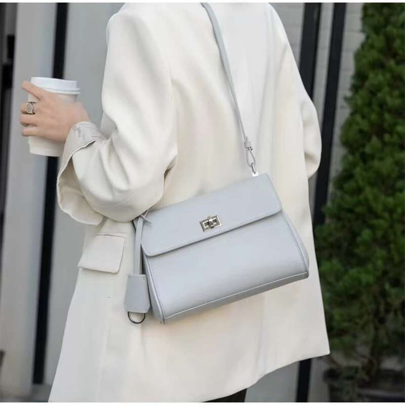 Women's Underarm Fashion High-Grade Lock Design Genuine Leather Rodeo Shoulder Ladies Messenger Bag Party Wallet