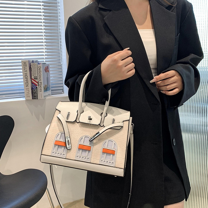 2025 Shipping 3 Free New Designer Fashion Commuter Small House Large Capacity Handheld Shoulder Bag diagonal cross bag for women