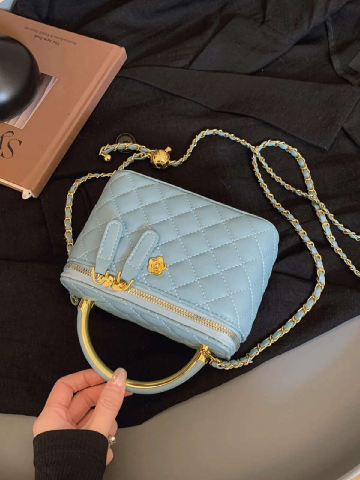 High-End Designer Rhombus Embroidered Female 2025 Popular All-Match Chain Messenger Box Small Square Bag