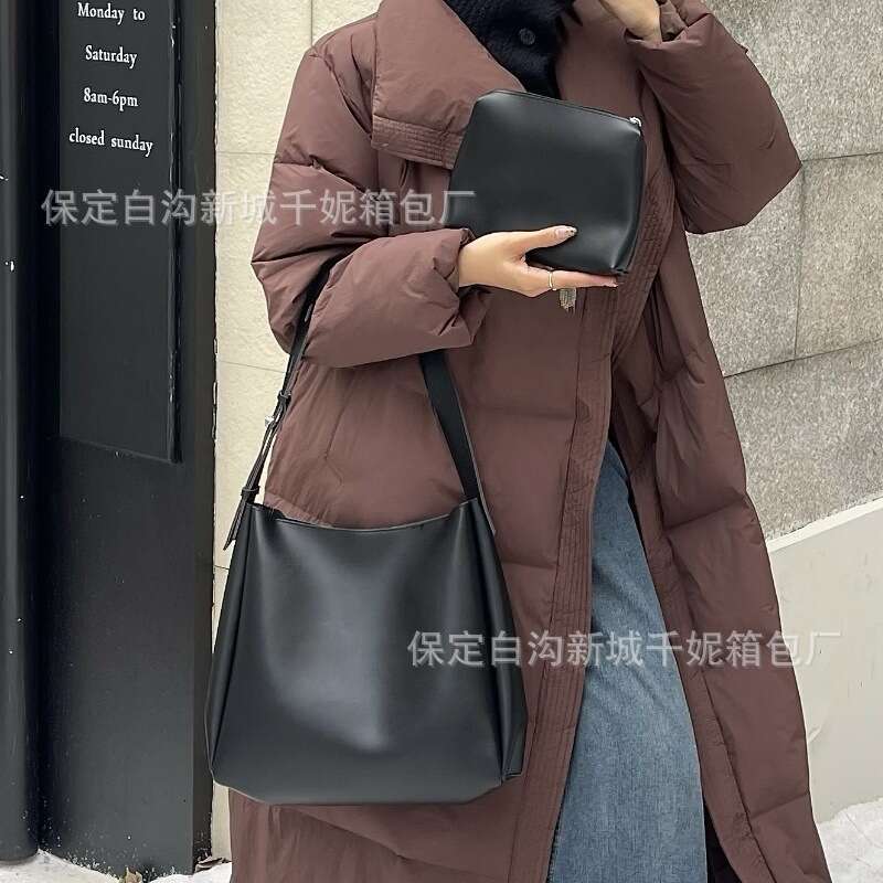 f3 Two piece set of bags, water bucket women's 2025 spring new product, large capacity commuting mother and child bag, single shoulder armpit bag