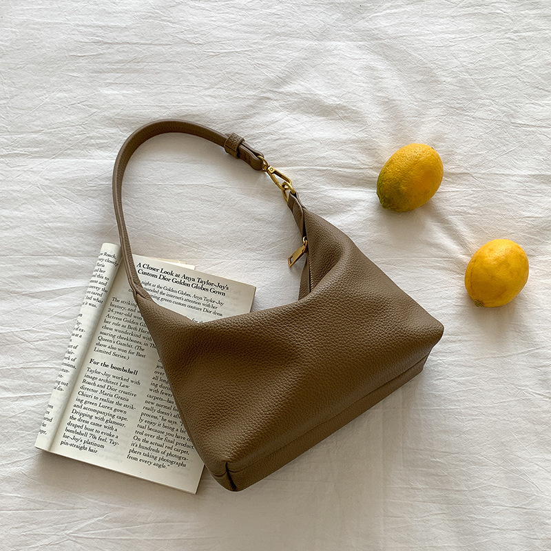 2025 New Soft Leather Shoulder Bag Female Simple Large Capacity Commuter Underarm Bag Lady Style Handbag Designer Bag