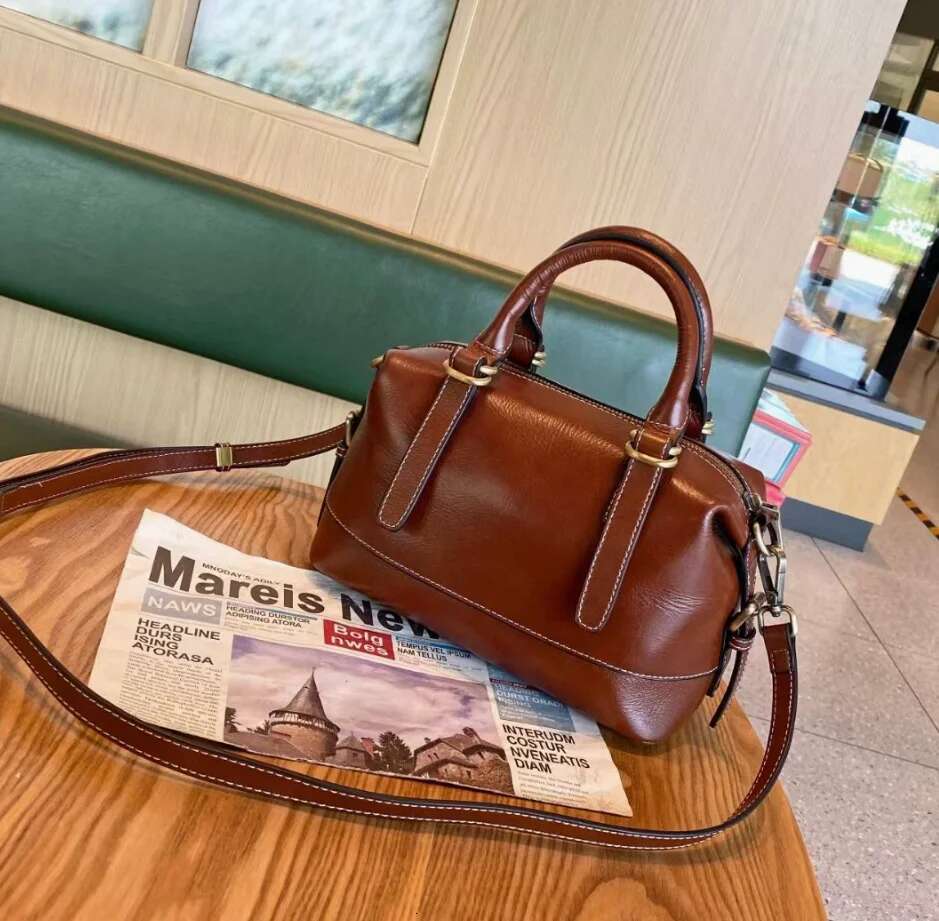 Leather Women's New Vintage Plant Tanned Oil Wax Head Layer Cowhide Boston Large Capacity Handbag Women Slant Boston Bag