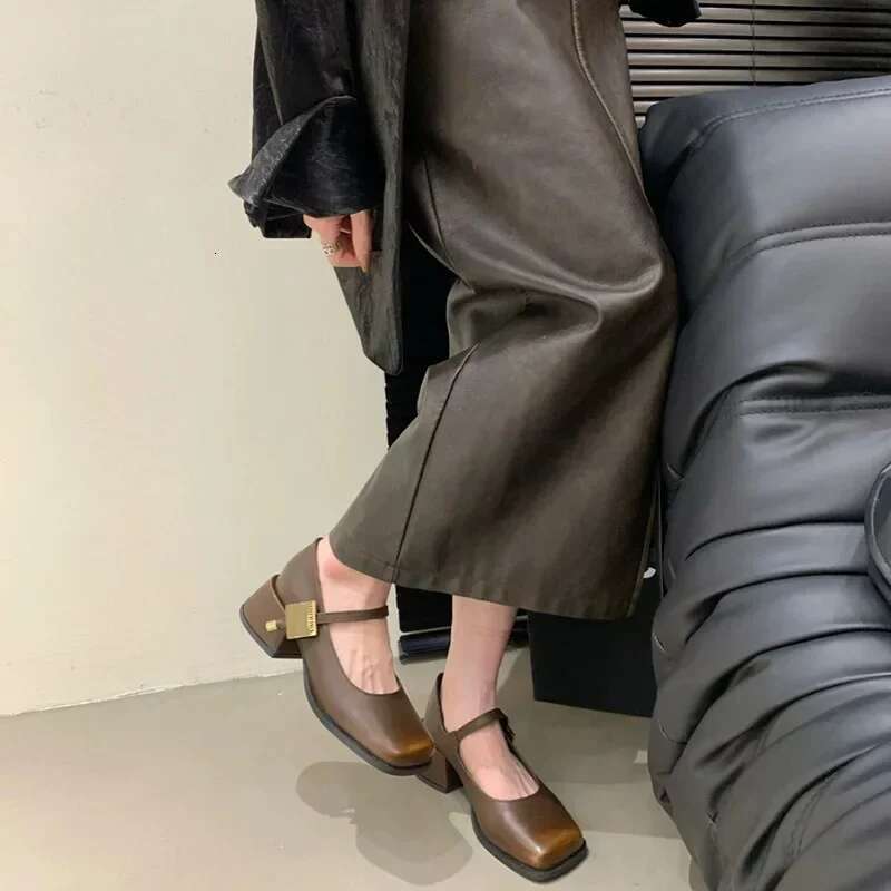 2025 Summer New Women's Shallow Button Women's Elegant Square High Heels Single Street Style Designer Fashion High Heels