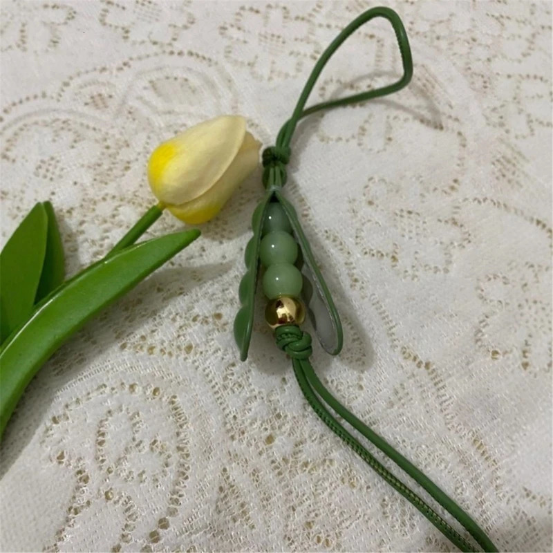 Keychains Creative Fashion Handmade Pea Pendant Keychain Bag Charms Funny Green Glass Beaded Peas Key Rope for Women Girls Gift R250728