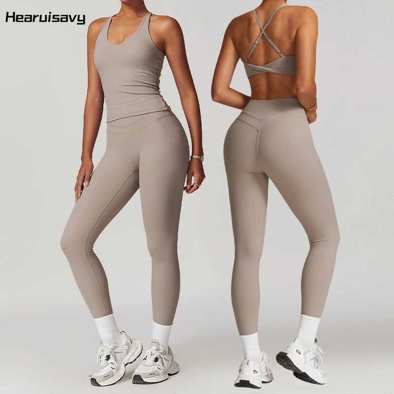Heavuisavi 2-piece yoga set sports set womens fitness track and field suit running exercise shirt yoga suit quick drying gym set womens fitness W25032