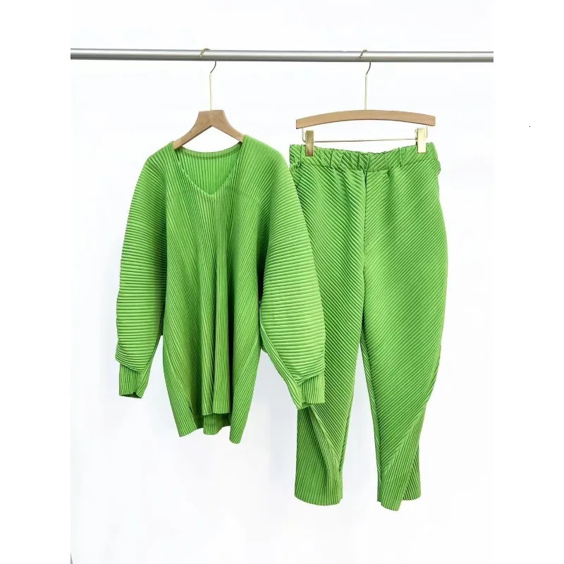 Miyake original pleated pants set for mens springsummer 2025 style solid color loose fit topharem commuting and leisure 250326