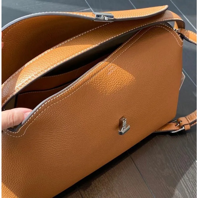 Designer Shoulder Bag and Crossbody Messenger Style Elegant Cloud Clutch Crafted from Premium Cowhide Leather