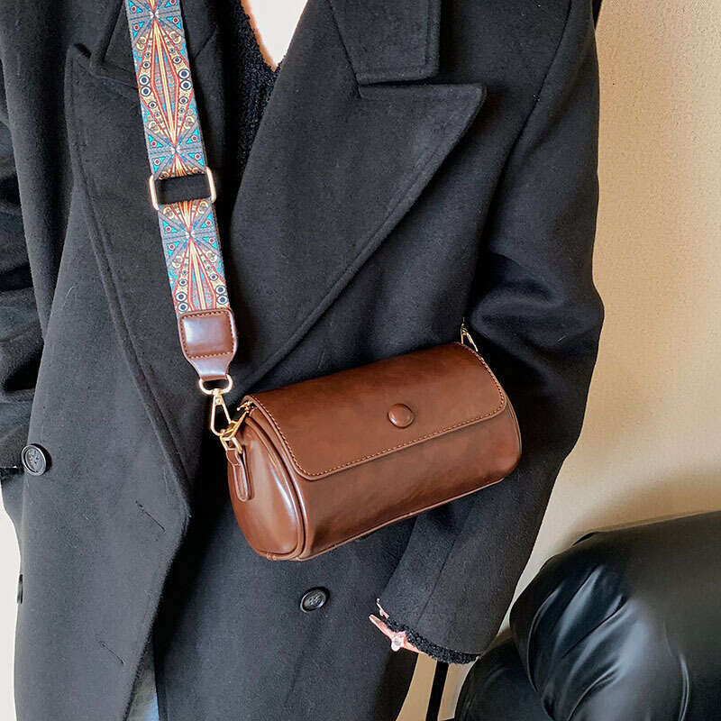 77 Small women's niche 2025 new trendy spring versatile broadband shoulder crossbody bag, cylindrical bag