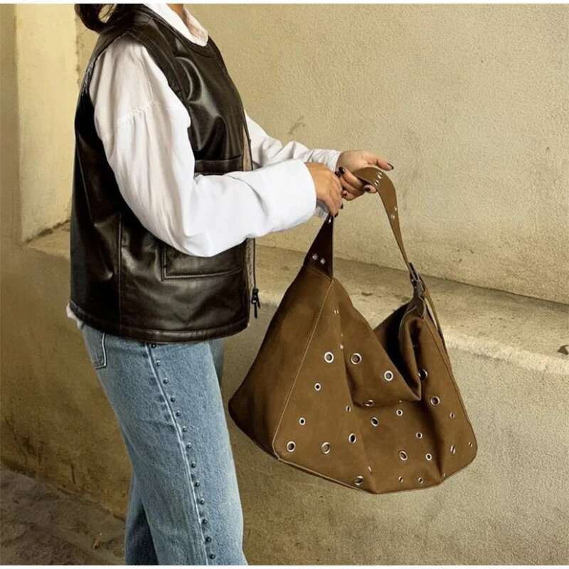 Design Rivet 2025 New Suede Hollow Handbag Wide Shoulder Strap Underarm Brown Brand Tote Box Storage Bag