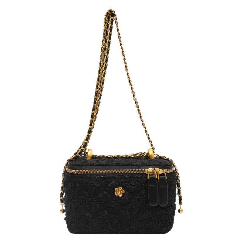 Xiaoxiangfeng woolen mini chain women 2025 new niche design box bag, versatile crossbody bag for spring and summer