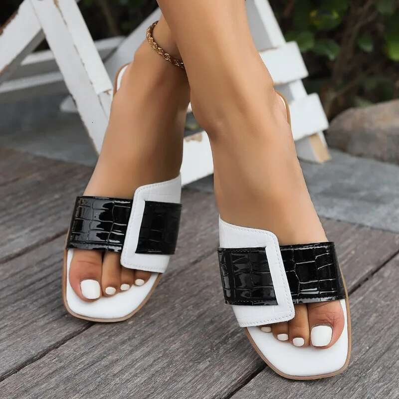 2025 Summer New Women's Open toed Designer Fashion Flat Beach Shoes Suitable for Outdoor Non slip Rubber Slippers