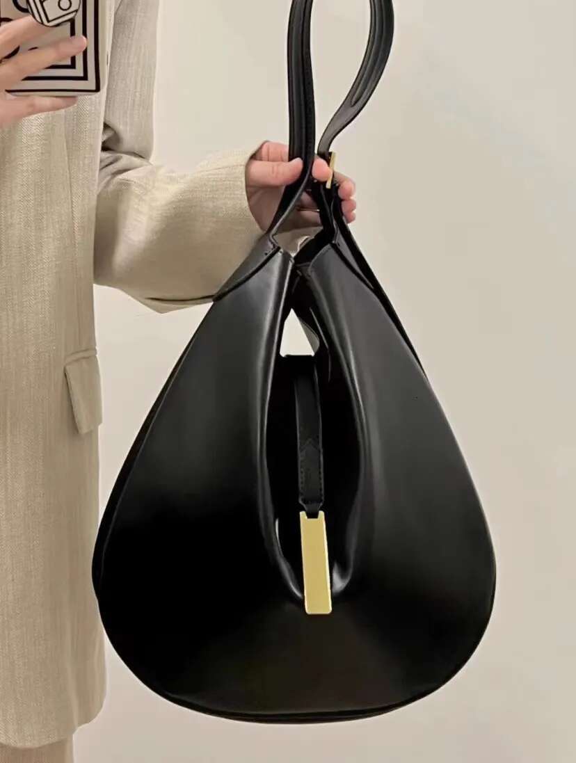 Women's New Retro Niche Design, Underarm Fashionable , Versatile Crossbody Bag Soft Leather Minimalist Bucket Bag,