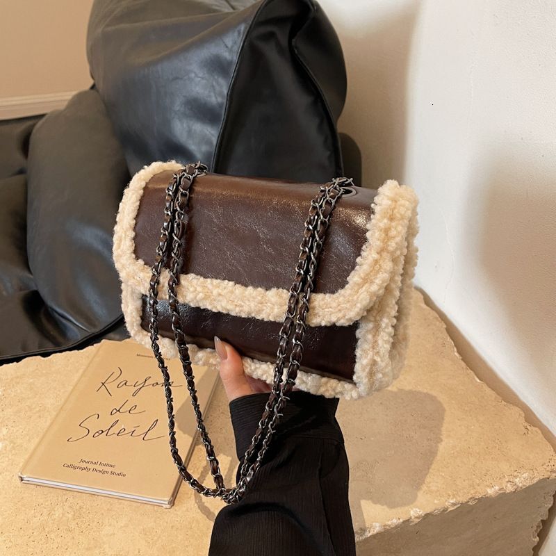 Winter Popular Plush 2024 New Style Fashion Advanced Chain Shoulder Simple Retro Crossbody Small Square Bag