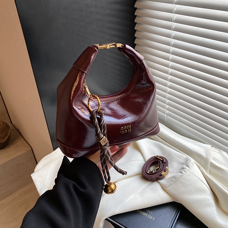 Fashionable Handheld Dumpling for Women Korean Edition 2025 Spring Trend High Texture Wrinkled Shoulder Versatile and Small niche Women's Bun