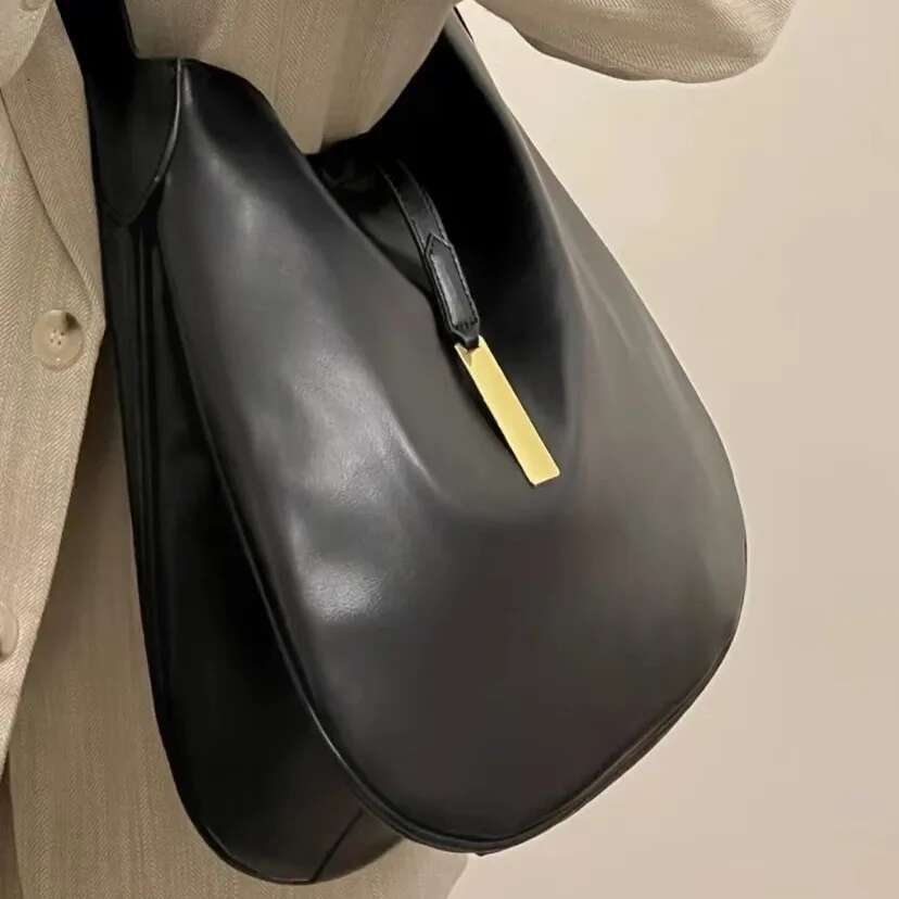 Women's New Retro Niche Design, Underarm Fashionable , Versatile Crossbody Bag Soft Leather Minimalist Bucket Bag,