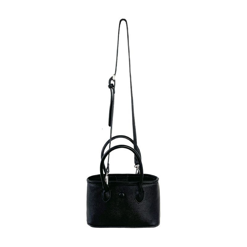 2025 New Portable Portable Basket Bag Casual Korean Version Large Capacity Foreign Style All Small Crossbody Bag Female Designer Bag