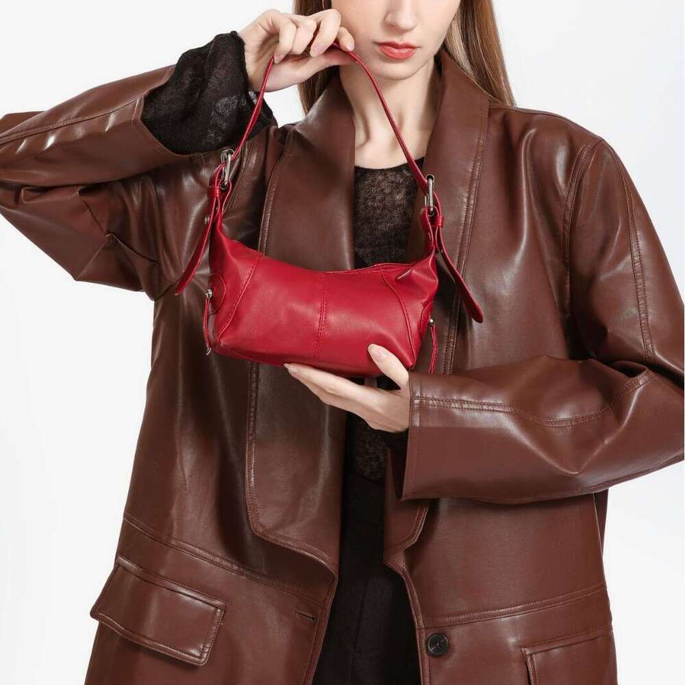 Cool pull girl niche design leather zipper single shoulder carrying underarm 2024 new bag