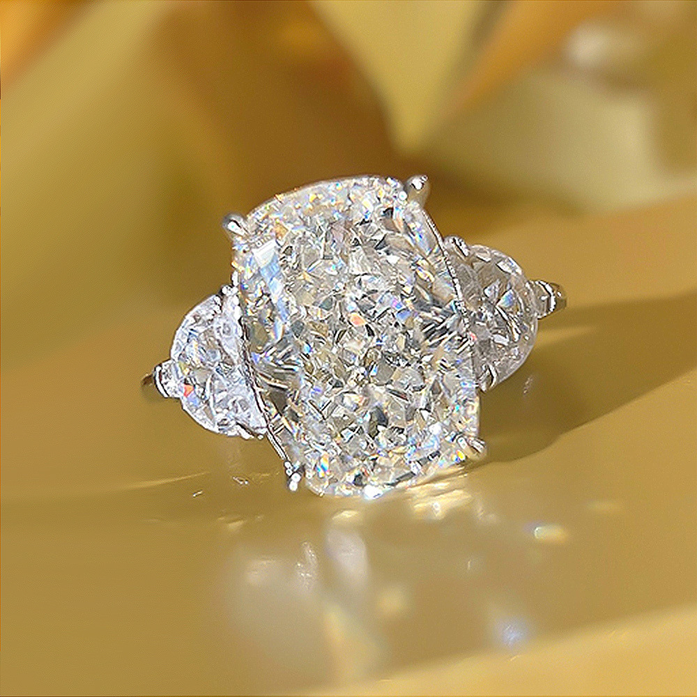 2025 Choucong Ins Top Sell Wedding Rings Deluxe Jewelry Soild 100% 925 Sterling Silver Dove Egg Large Cushion Shape White Moissanite Diamond Party Ete