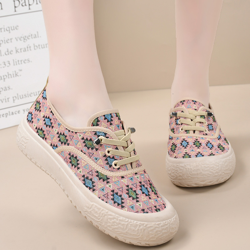Designer Shoes 2025 Spring And Autumn New Canvas Women's Sports Shoes Breathable Casual Soft Bottom Anti Slip Board Shoes Women's One Step C
