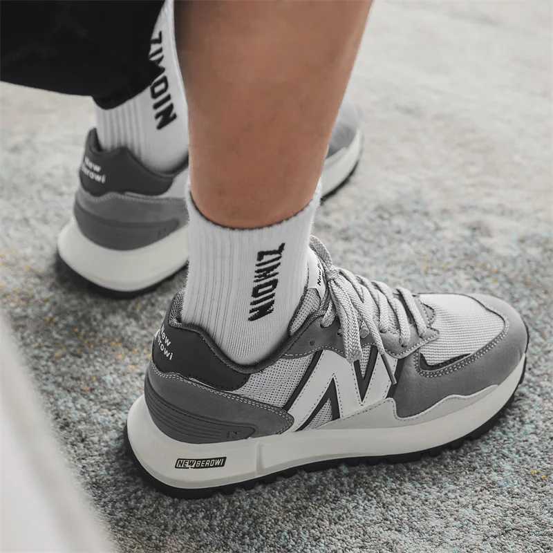 Mens Four Seasons Couple Sports Running Shoes Womens Breathable Board Shoes Fashion Mesh Outdoor High Quality Classic Sports Shoes Y250325