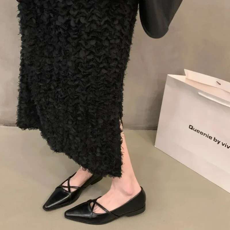 2025 Summer New Cross Belt Women's Pointed Dress Designer Fashion Flat Shoes Women's Red Soft Bottom Ballet Shoes