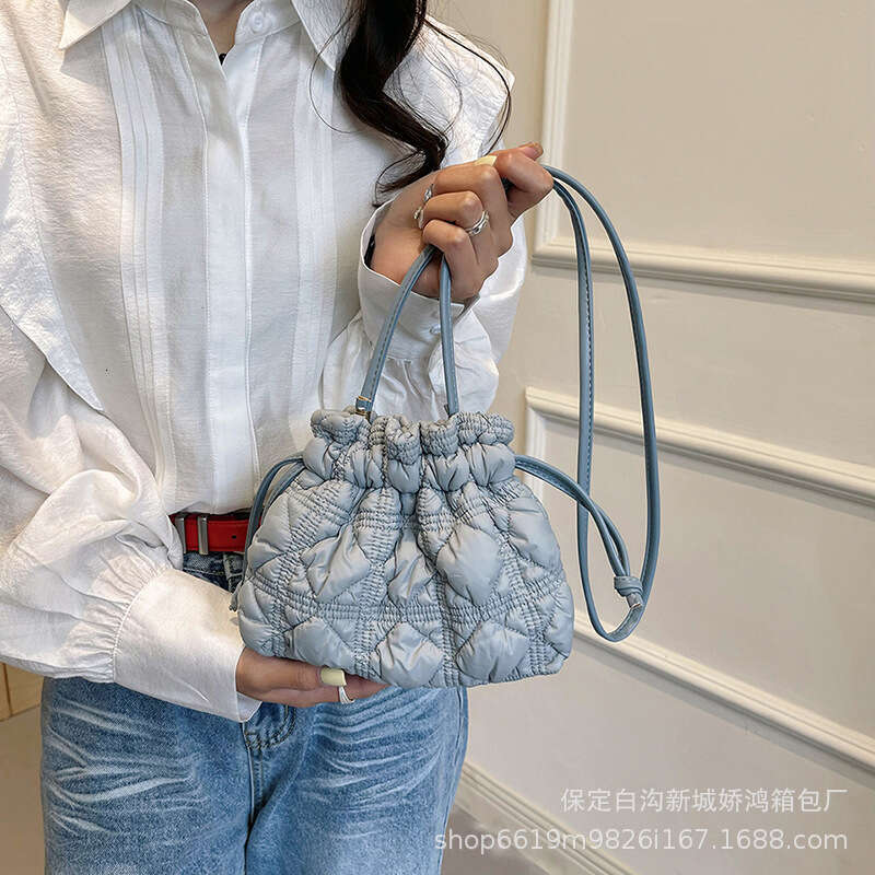Simple diamond grid drawstring mouth pleated water bucket for women, nylon cloud single shoulder crossbody bag, lightweight dumpling bag