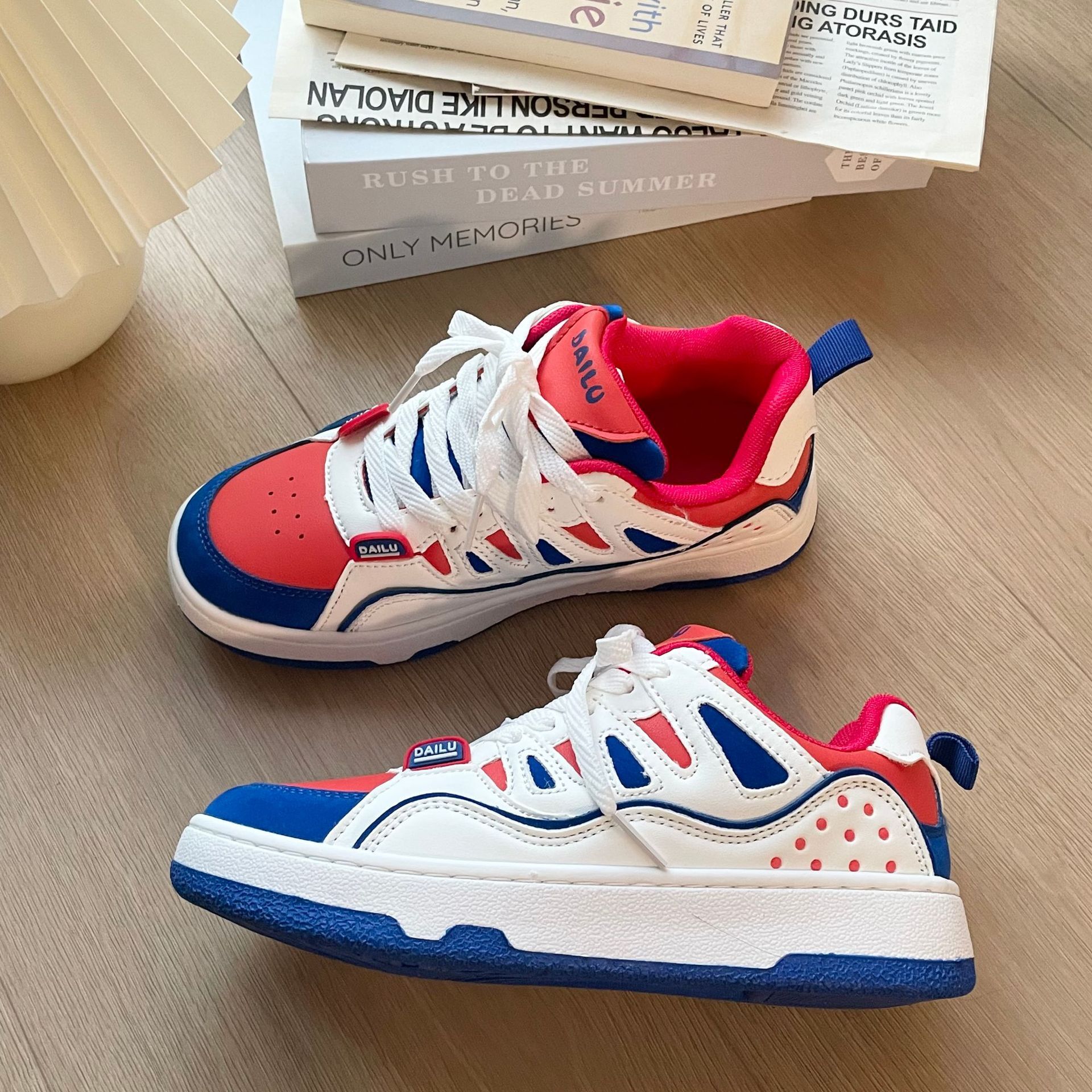 Designer Shoes 2025 New Summer Fashionable Unique Lightweight Comparison Sports Shoes Outdoor Multi Functional Leisure Student Skateboarding Shoes Tre