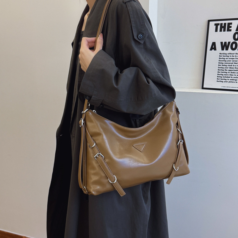 Forest style handbag women's 2024 autumn winter new trendy and fashionable armpit bag, niche texture, large capacity single shoulder tote bag