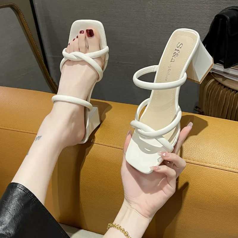New summer Fi barefoot square toe mid heel shoes pleated short and chubby sandals single line womens shoesXJ250326