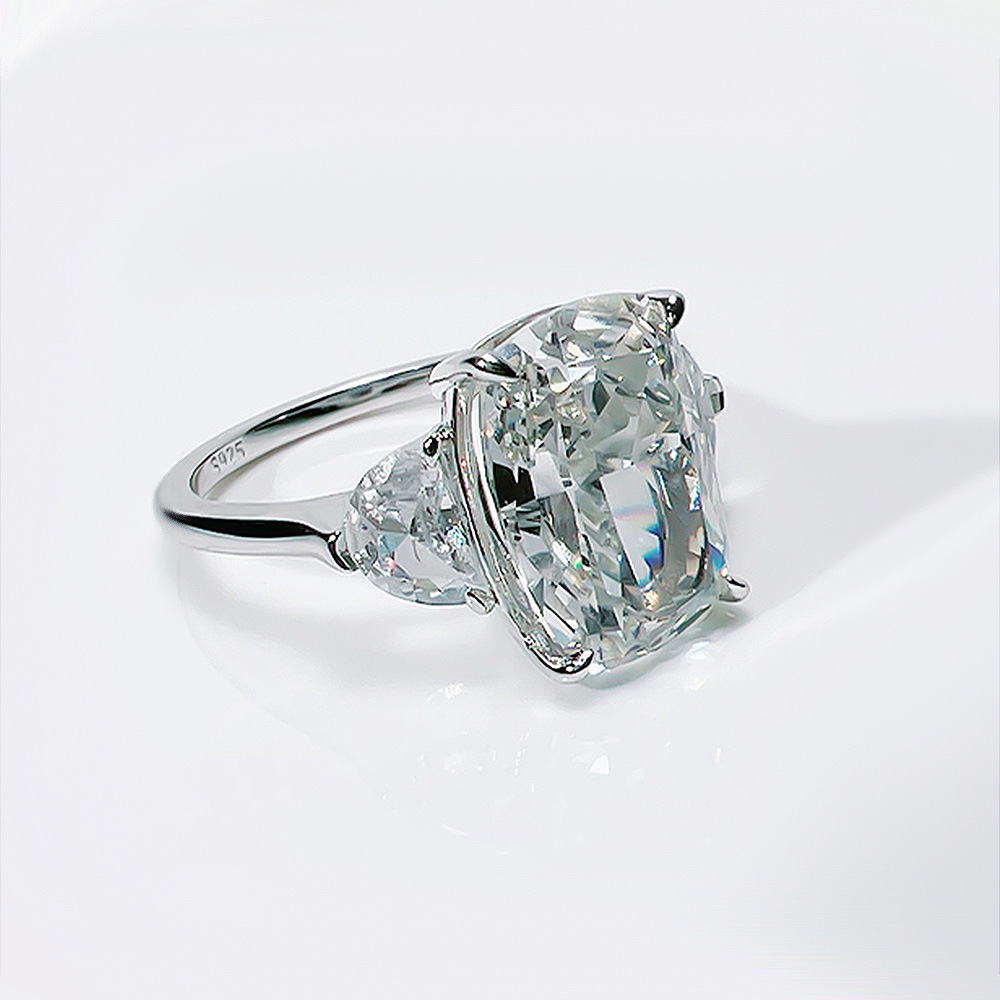 2025 Choucong Ins Top Sell Wedding Rings Deluxe Jewelry Soild 100% 925 Sterling Silver Dove Egg Large Cushion Shape White Moissanite Diamond Party Ete