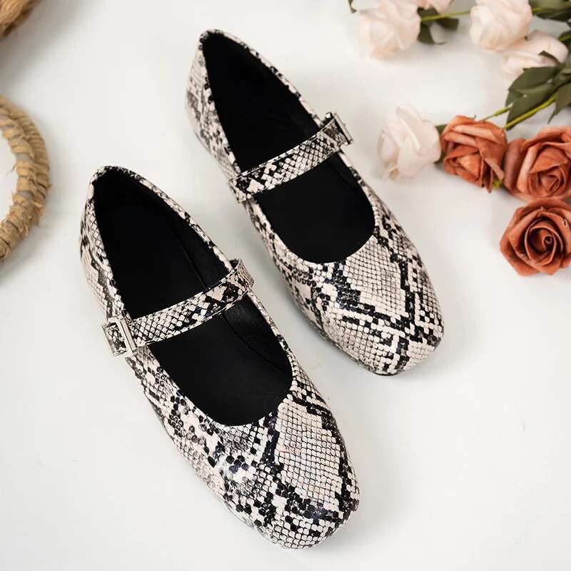 2025 summer new snake patterned comfortable designer fashionable flat shoes for women, lightweight and soft casual shoes
