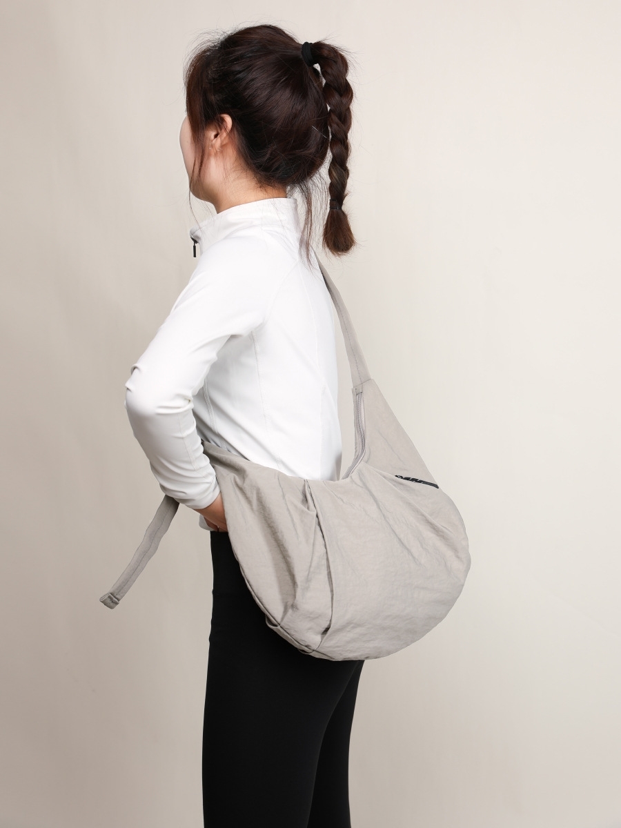 Pure color simple large capacity crossbody bag sports style nylon cloth dumpling bag