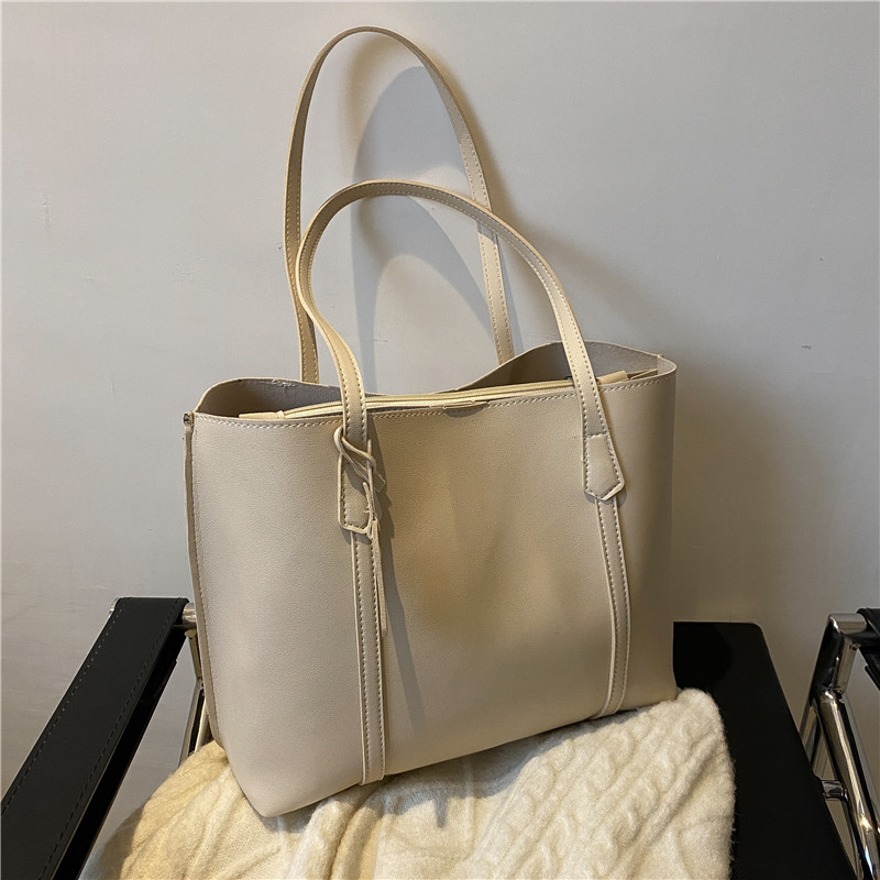 The new Korean version of fashionable simple large capacity soft Pitot bag casual shoulder bag