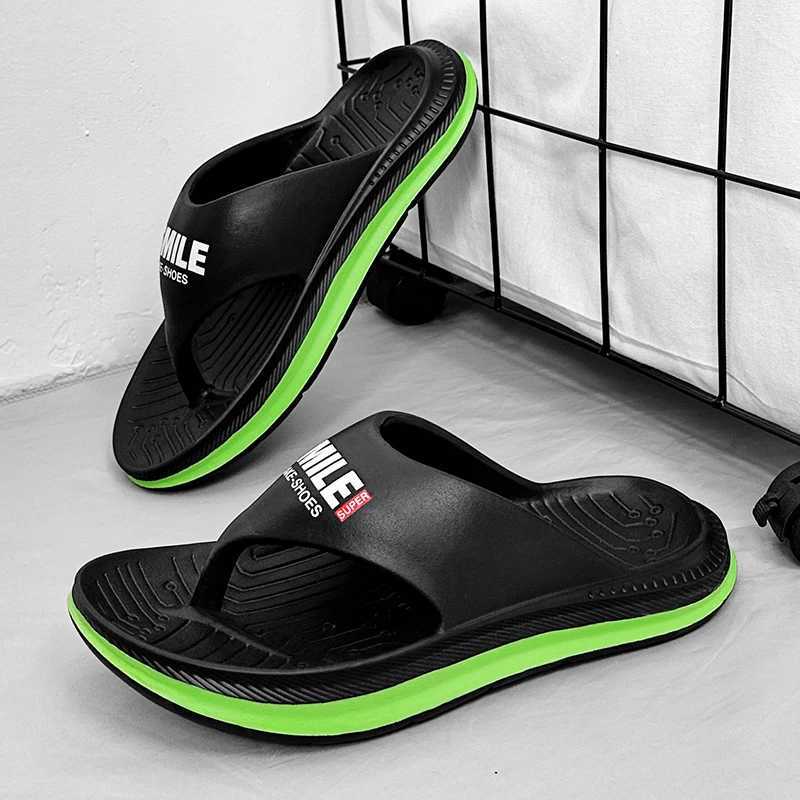 Summer mens flip up thick soled N-slip mens sandals outdoor casual shoes light and comfortable beach shoes new mens slippersXJ250326