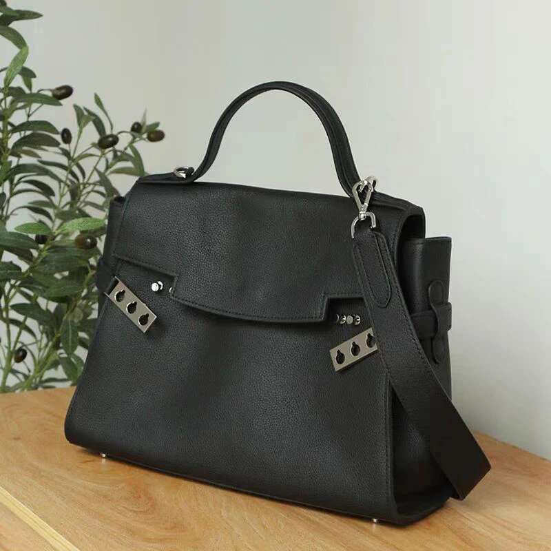 Designer Soft Genuine Leather Handbag For Women 2025 High-End Sier Buckle Shoulder Simple Style Large Capacity Ladies Bag