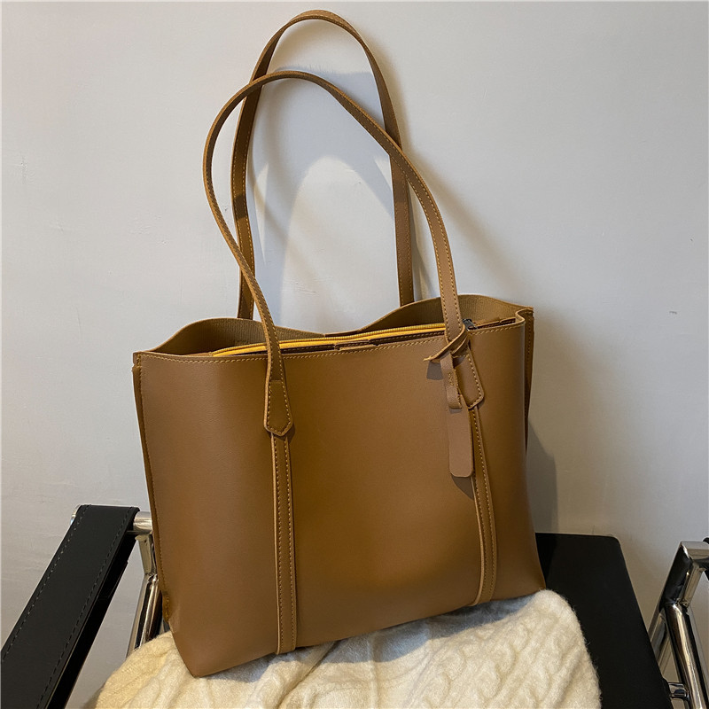 The new Korean version of fashionable simple large capacity soft Pitot bag casual shoulder bag