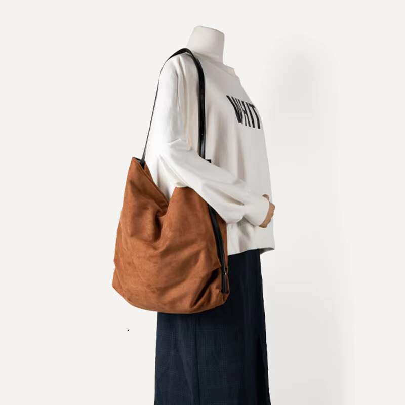 Manufacturer's oversized trendy shoulder bag, women's handbag, suede handbag