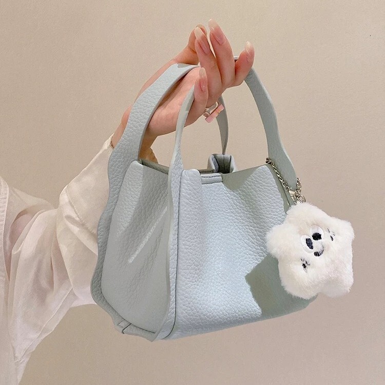 2025S Fashion Designer Super Popular Hand Held Vegetable Basket For Women S New Crossbody Bag Niche Light Luxury High End Soft Leather Bucket Bag