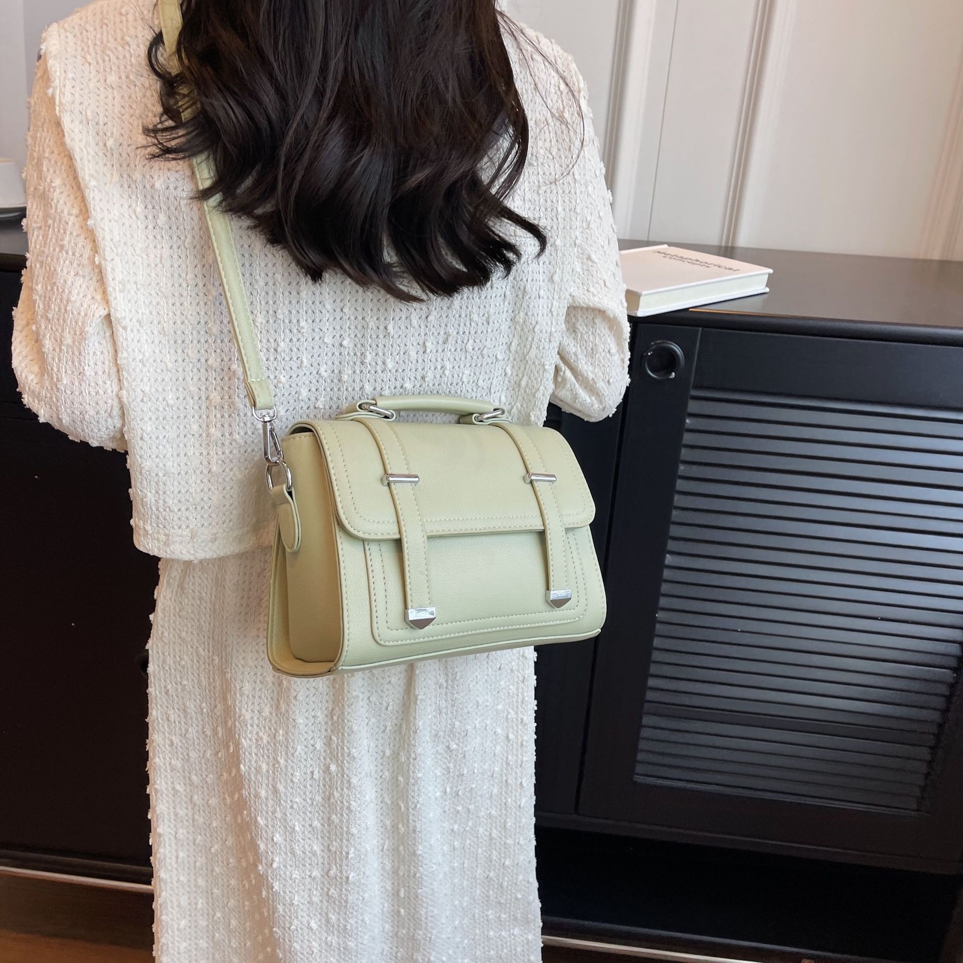 The new niche design all-in-one cross-body bag Fashion simple small pocket bag