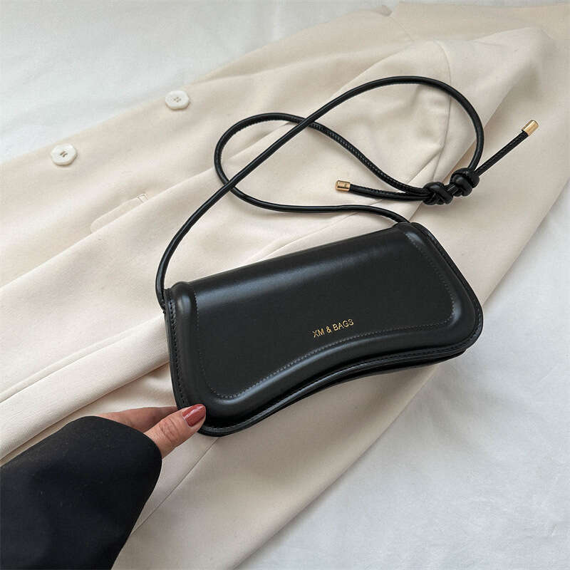 Advanced armpit artistic style shoulder niche irregular small square bag, gentle and simple hand-held bag