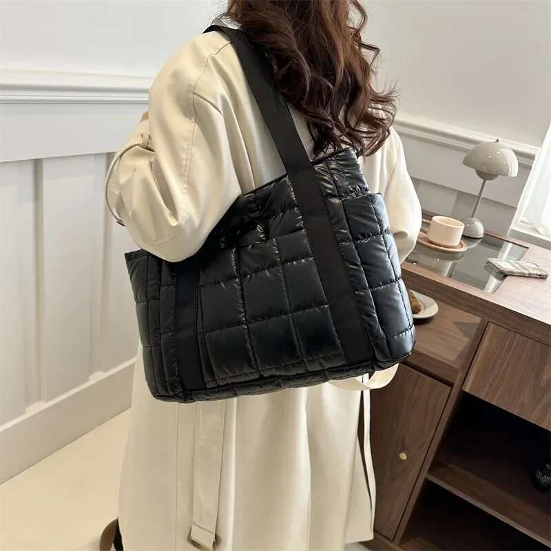 Space Padded Women Shoulder Bags for Winter 2025 Large Capacity Black Handbags Designer Nylon Cotton Warm Tote Solid