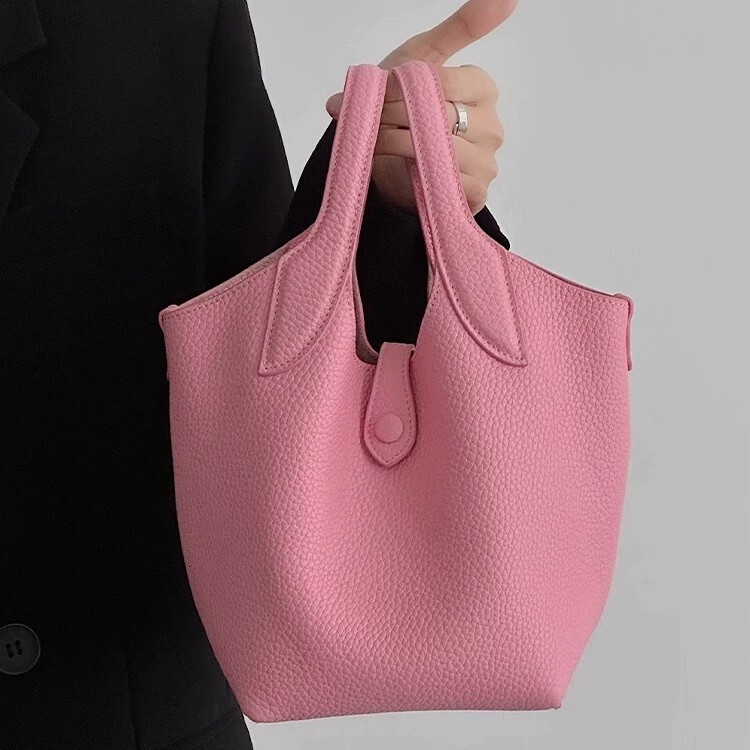 2025S Fashion Designer Handheld Vegetable Basket Bag Women S New Style Light Luxury Niche Single Shoulder Crossbody Casual Soft Leather Versatile Buck