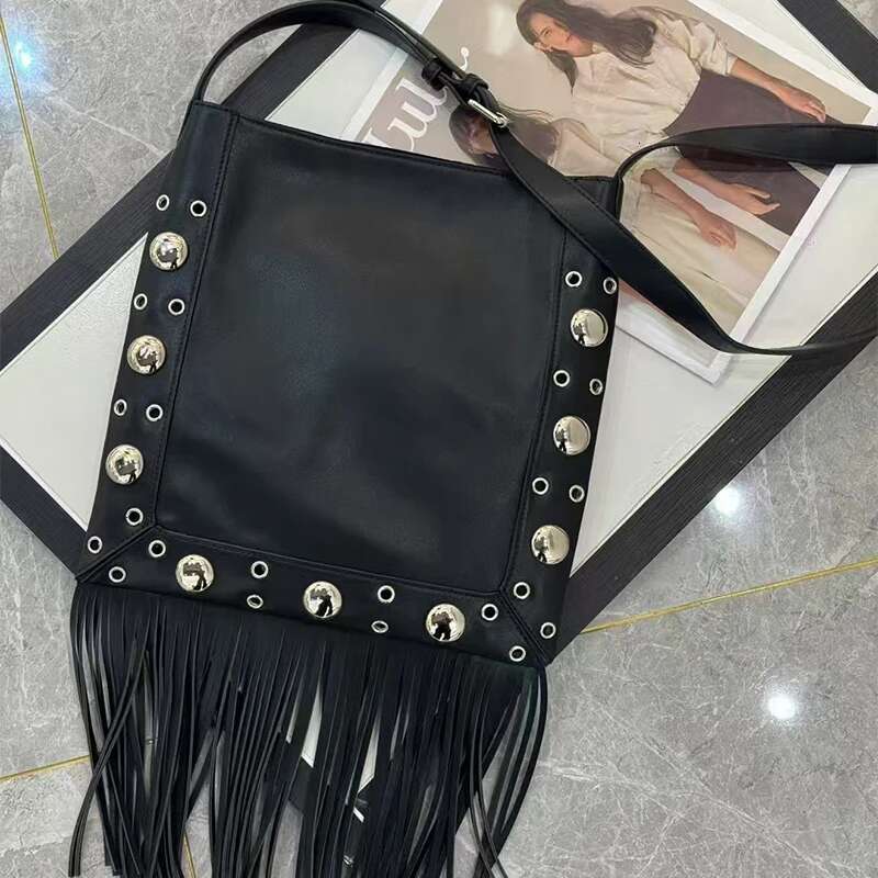 Fashion New Leather Tassel Shoulder Rivet Design Trend Underarm Ladies Motorcycle Handbag Lipstick Coin Purse Bucket Bag