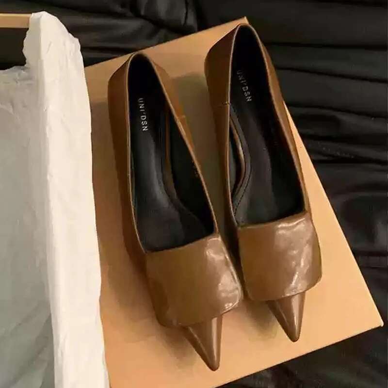 2025 Summer New Mid heeled Women's Elegant Pointed Designer Fashion Sandals High Heels