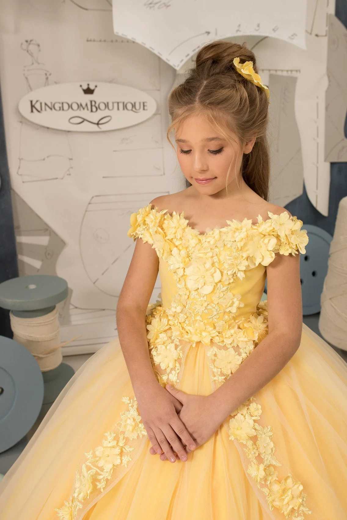 Yellow 3D decal girls wedding dress for weddings fluffy chiffon Fllor length princess childrens birthday party first exchange ball dress W250326